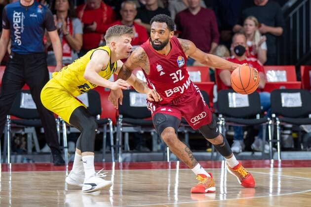 Bennet Hundt 33 EWE Baskets Oldenburg , Darrun Hilliard 32 FC Bayern , FC Bayern Basketball vs EWE Baskets Oldenburg, easyCredit BBL, 07 11 2021 Muenchen Bayern Germany Copyright: xkolbert-press UlrichxGamelx