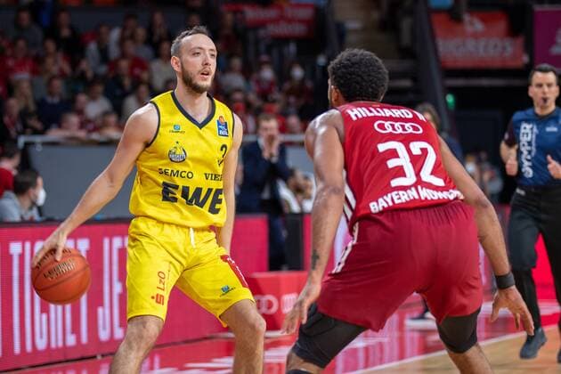 Max Heidegger 3 EWE Baskets Oldenburg , Darrun Hilliard 32 FC Bayern , FC Bayern Basketball vs EWE Baskets Oldenburg, easyCredit BBL, 07 11 2021 Muenchen Bayern Germany Copyright: xkolbert-press UlrichxGamelx