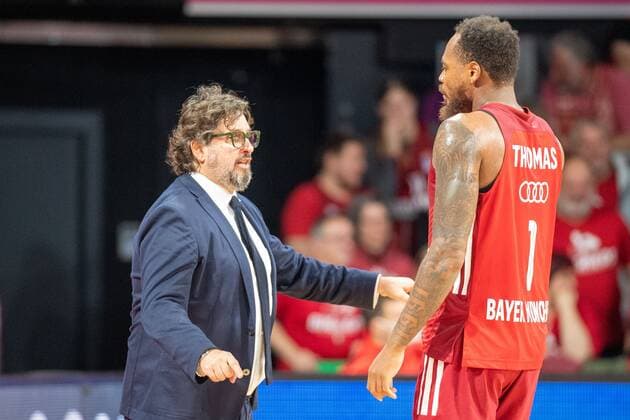Head Coach Andrea Trinchieri FC Bayern , Thomas Deshaun 1 FC Bayern , FC Bayern Basketball vs EWE Baskets Oldenburg, easyCredit BBL, 07 11 2021 Muenchen Bayern Germany Copyright: xkolbert-press UlrichxGamelx