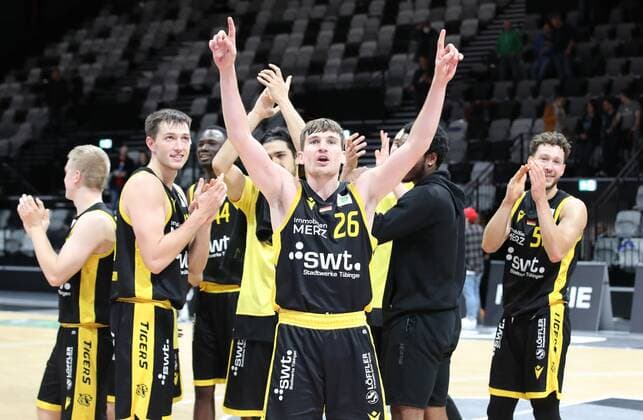 07 11 2021 Basketball Season 2021 2022 2 Bundesliga Pro A 07 Matchday Nuremberg Falcons Basketball Club NBC Tigers Tuebingen DaMa joy cheering after end of game Till Jönke Joenke 26, Tigers Tuebingen, Tigers Tuebingen and team team celebrates