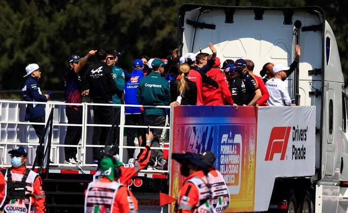 Runners during the previous parade today at the Mexican Formula One Grand Prix that takes place at the Hermanos Rodriguez racetrack, in Mexico City, Mexico, 07 November 2021 . EFE David Guzman Gonzalez Formula One Grand Prix of Mexico !ACHTUNG: NUR REDAKTIONELLE NUTZUNG!  Copyright: xDavidxGuzmánxGonzálezx AMDEP2207 20211107-89448b4a6df5f147b01bf591a569c5975e5d0a6e