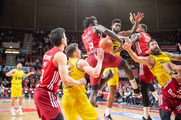 Othello Hunter 8 FC Bayern , Martin Breunig 12 EWE Baskets Oldenburg , FC Bayern Basketball vs EWE Baskets Oldenburg, easyCredit BBL, 07 11 2021 Muenchen Bayern Germany Copyright: xkolbert-press UlrichxGamelx