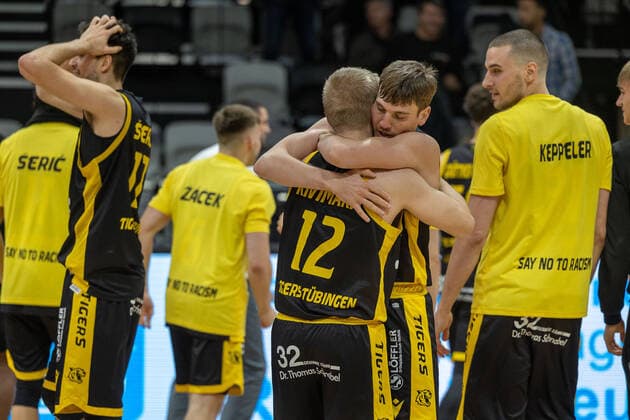 Aatu Kivimaeki Tigers Tuebingen, 12 , Till Joenke Tigers Tuebingen, 26 ¨¨ Nuernberg Falcons BC vs Tigers Tuebingen, 2 basketball, Bundesliga, Pro A, Barmer 2 basketball, matchday 27, season 2021 2022, 07 11 2021, ¨¨ Nuernberg Falcons BC Tigers Tuebingen, basketball, 2 Bundesliga, Barmer 2 basketball, matchday 27, season 2021 2022, 07 11 2021 Nuernberg Copyright: xDennisxDuddek xEibnerxPressefotox EP_DDK