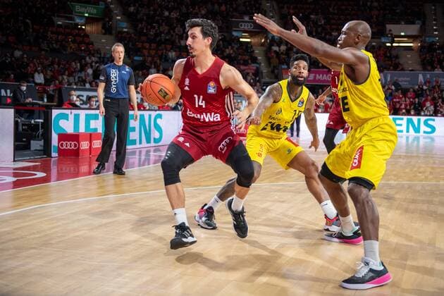 Nihad Dedovic 14 FC Bayern , Cameron Clark 15 EWE Baskets Oldenburg , FC Bayern Basketball vs EWE Baskets Oldenburg, easyCredit BBL, 07 11 2021 Muenchen Bayern Germany Copyright: xkolbert-press UlrichxGamelx