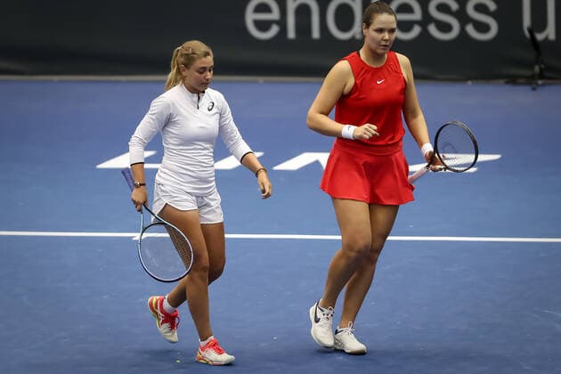 TENNIS - WTA, Tennis Damen Upper Austria Ladies Linz LINZ,AUSTRIA,07.NOV.21 - TENNIS - WTA Tour, Upper Austria Ladies Linz. Image shows Irina Khromacheva (RUS) and Lidziya Marozava (BLR).  GEPAxpictures xManfredxBinder