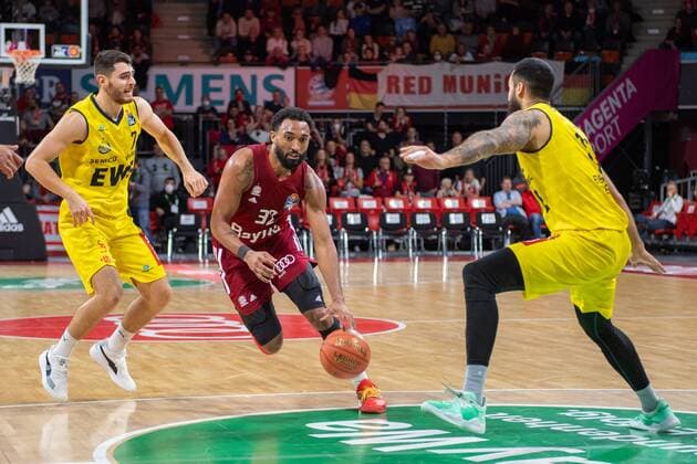 Sebastian Herrera 7 EWE Baskets Oldenburg , Darrun Hilliard 32 FC Bayern , FC Bayern Basketball vs EWE Baskets Oldenburg, easyCredit BBL, 07 11 2021 Muenchen Bayern Germany Copyright: xkolbert-press UlrichxGamelx