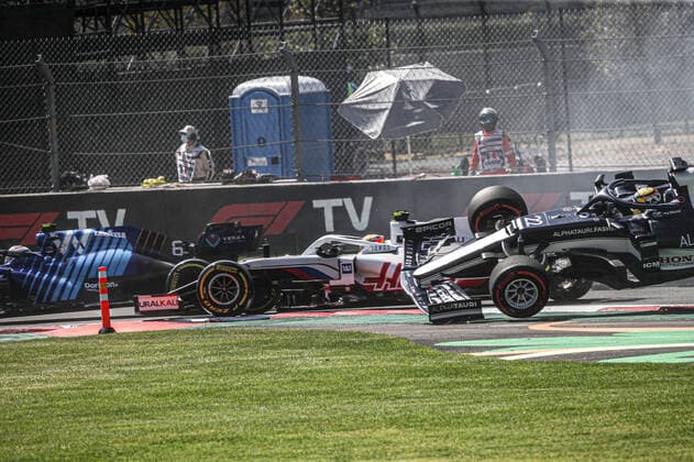 Start race Crash TSUNODA Yuki (jap), Scuderia AlphaTauri Honda AT02, action BOTTAS Valtteri (fin), Mercedes AMG F1 GP W12 E Performance, action during the Formula 1 Gran Premio De La Ciudad De Mexico 2021, Mexico City Grand Prix, 18th round of the 2021 FIA Formula One World Championship, WM, Weltmeisterschaft from November 5 to 7, 2021 on the Autodromo Hermanos Rodriguez, in Mexico City, Mexico - F1 - MEXICO CITY GRAND PRIX 2021 - RACE DPPI Panoramic FGO01309