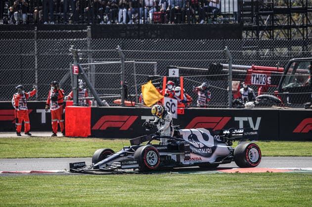 Start race Crash TSUNODA Yuki (jap), Scuderia AlphaTauri Honda AT02, action BOTTAS Valtteri (fin), Mercedes AMG F1 GP W12 E Performance, action during the Formula 1 Gran Premio De La Ciudad De Mexico 2021, Mexico City Grand Prix, 18th round of the 2021 FIA Formula One World Championship, WM, Weltmeisterschaft from November 5 to 7, 2021 on the Autodromo Hermanos Rodriguez, in Mexico City, Mexico - F1 - MEXICO CITY GRAND PRIX 2021 - RACE DPPI Panoramic FGO01324