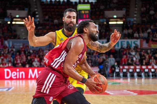 Martin Breunig 12 EWE Baskets Oldenburg , Darrun Hilliard 32 FC Bayern , FC Bayern Basketball vs EWE Baskets Oldenburg, easyCredit BBL, 07 11 2021 Muenchen Bayern Germany Copyright: xkolbert-press UlrichxGamelx