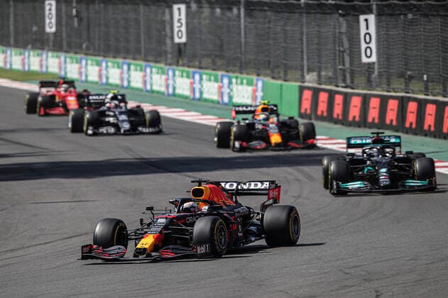 33 VERSTAPPEN Max (nld), Red Bull Racing Honda RB16B, action during the Formula 1 Gran Premio De La Ciudad De Mexico 2021, Mexico City Grand Prix, 18th round of the 2021 FIA Formula One World Championship, WM, Weltmeisterschaft from November 5 to 7, 2021 on the Autodromo Hermanos Rodriguez, in Mexico City, Mexico - F1 - MEXICO CITY GRAND PRIX 2021 - RACE DPPI Panoramic  FGO01344