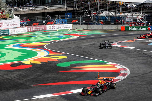 11 PEREZ Sergio (mex), Red Bull Racing Honda RB16B, action during the Formula 1 Gran Premio De La Ciudad De Mexico 2021, Mexico City Grand Prix, 18th round of the 2021 FIA Formula One World Championship, WM, Weltmeisterschaft from November 5 to 7, 2021 on the Autodromo Hermanos Rodriguez, in Mexico City, Mexico - F1 - MEXICO CITY GRAND PRIX 2021 - RACE DPPI Panoramic  PEREZ