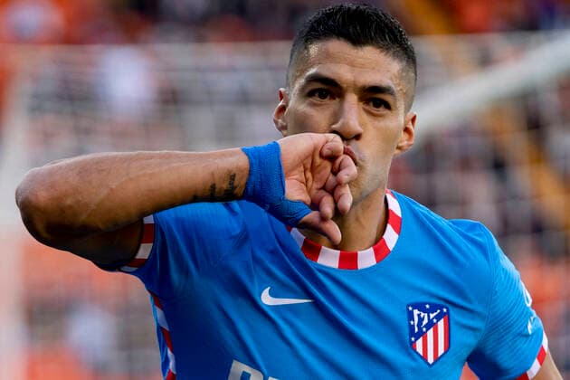November 7, 2021, Valencia, Spain: Luis Suarez Diaz of Atletico de Madrid celebrates during the Spanish LaLiga football match between Valencia CF and Atletico de Madrid at Mestalla Stadium..Final score; Valencia 3:3 Atletico de Madrid. Valencia Spain - ZUMAs197 20211107_zaa_s197_054 Copyright: xXiscoxNavarrox