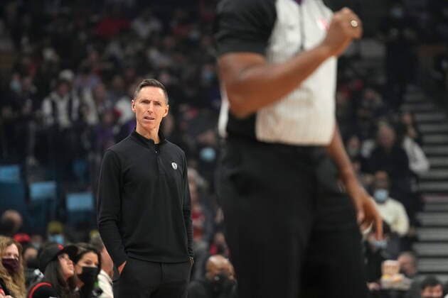 November 7, 2021, Toronto, ON, Canada: Brooklyn Nets head coach Steve Nash reacts to a foul call during first half NBA, Basketball Herren, USA basketball action against the Toronto Raptors in Toronto on Sunday, Nov. 7, 2021. Canada News - November 7, 2021  - ZUMAc35_ 20211107_zaf_c35_002 Copyright: xFrankxGunnx