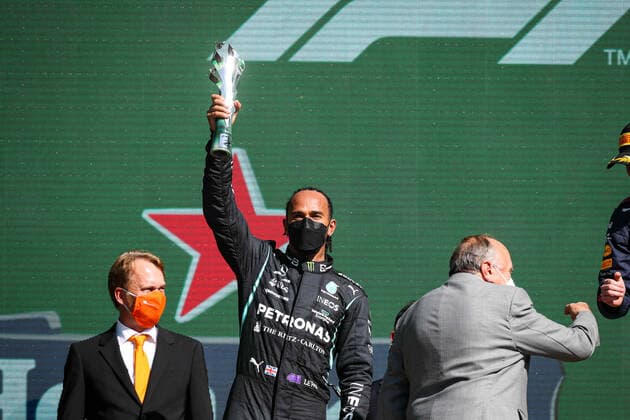 HAMILTON Lewis (gbr), Mercedes AMG F1 GP W12 E Performance, portrait podium during the Formula 1 Gran Premio De La Ciudad De Mexico 2021, Mexico City Grand Prix, 18th round of the 2021 FIA Formula One World Championship, WM, Weltmeisterschaft from November 5 to 7, 2021 on the Autodromo Hermanos Rodriguez, in Mexico City, Mexico - F1 - MEXICO CITY GRAND PRIX 2021 - RACE DPPI Panoramic  20211107_GOODEN_FGO01746