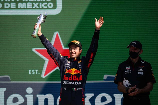 PEREZ Sergio (mex), Red Bull Racing Honda RB16B, portrait podium during the Formula 1 Gran Premio De La Ciudad De Mexico 2021, Mexico City Grand Prix, 18th round of the 2021 FIA Formula One World Championship, WM, Weltmeisterschaft from November 5 to 7, 2021 on the Autodromo Hermanos Rodriguez, in Mexico City, Mexico - F1 - MEXICO CITY GRAND PRIX 2021 - RACE DPPI Panoramic  20211107_GOODEN_FGO01765