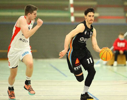 Basketball, season 2021 2022, ProB BARMER 2 Basketball Bundesliga, main round, seventh matchday, ETV Hamburg SBB Baskets Wolmirstedt 79 115 Marcel Hoppe ETV, l , Philipp Lieser Wandsbek Hamburg