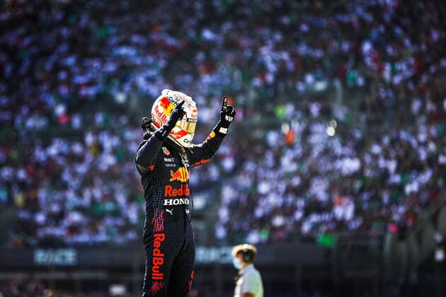 VERSTAPPEN Max (ned), Red Bull Racing Honda RB16B, portrait celebration during the Formula 1 Gran Premio De La Ciudad De Mexico 2021, Mexico City Grand Prix, 18th round of the 2021 FIA Formula One World Championship, WM, Weltmeisterschaft from November 5 to 7, 2021 on the Autodromo Hermanos Rodriguez, in Mexico City, Mexico - F1 - MEXICO CITY GRAND PRIX 2021 - RACE DPPI Panoramic  00121038_AV6_2511
