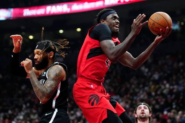 November 7, 2021, Toronto, ON, Canada: Toronto Raptors forward Pascal Siakam (43) goes to the net past Brooklyn Nets guard DeAndre Bembry (95) during first half NBA, Basketball Herren, USA basketball action in Toronto on Sunday, Nov. 7, 2021. Canada News - November 7, 2021  - ZUMAc35_ 20211107_zaf_c35_006 Copyright: xFrankxGunnx