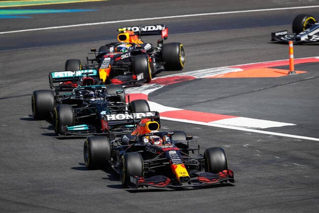 33 VERSTAPPEN Max (nld), Red Bull Racing Honda RB16B, 44 HAMILTON Lewis (gbr), Mercedes AMG F1 GP W12 E Performance, action during the Formula 1 Gran Premio De La Ciudad De Mexico 2021, Mexico City Grand Prix, 18th round of the 2021 FIA Formula One World Championship, WM, Weltmeisterschaft from November 5 to 7, 2021 on the Autodromo Hermanos Rodriguez, in Mexico City, Mexico - F1 - MEXICO CITY GRAND PRIX 2021 - RACE DPPI Panoramic 00121038__V2_4502