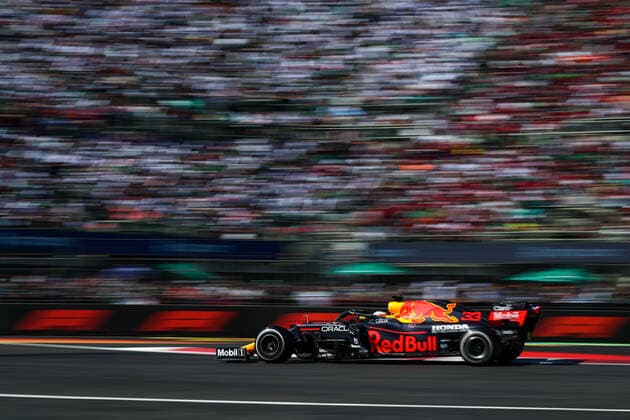 33 VERSTAPPEN Max (nld), Red Bull Racing Honda RB16B, action during the Formula 1 Gran Premio De La Ciudad De Mexico 2021, Mexico City Grand Prix, 18th round of the 2021 FIA Formula One World Championship, WM, Weltmeisterschaft from November 5 to 7, 2021 on the Autodromo Hermanos Rodriguez, in Mexico City, Mexico - F1 - MEXICO CITY GRAND PRIX 2021 - RACE DPPI Panoramic  20211107_GOODEN_FG0D1537