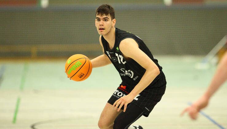 Basketball, season 2021 2022, ProB BARMER 2 Basketball Bundesliga, main round, seventh matchday, ETV Hamburg SBB Baskets Wolmirstedt 79 115 Denis Zenelaj Wolmirstedt Wandsbek Hamburg