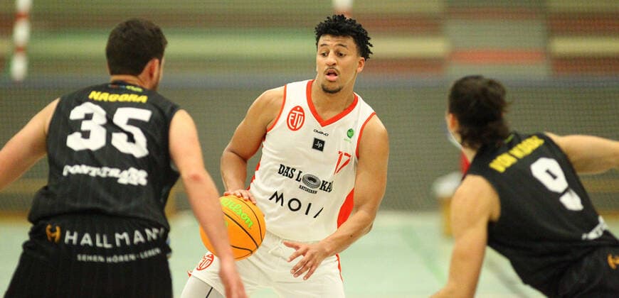 Basketball, season 2021 2022, ProB BARMER 2 Basketball Bundesliga, main round, seventh matchday, ETV Hamburg SBB Baskets Wolmirstedt 79 115 Mubarak Salami ETV, M Wandsbek Hamburg
