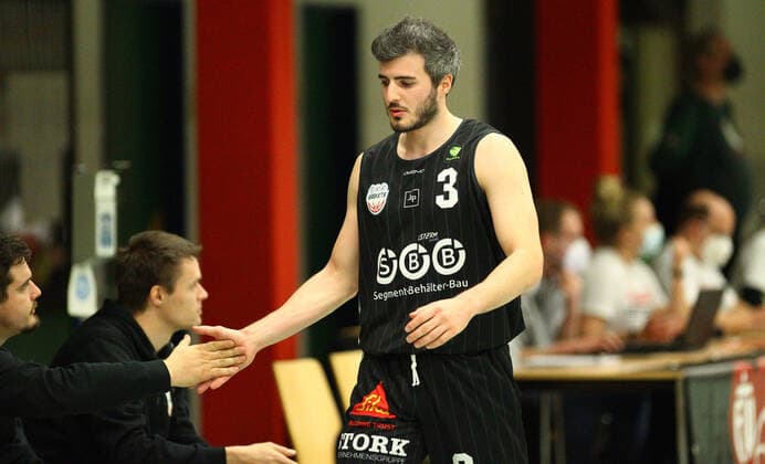Basketball, season 2021 2022, ProB BARMER 2 Basketball Bundesliga, main round, seventh matchday, ETV Hamburg SBB Baskets Wolmirstedt 79 115 Martin Bogdanov Wolmirstedt Wandsbek Hamburg