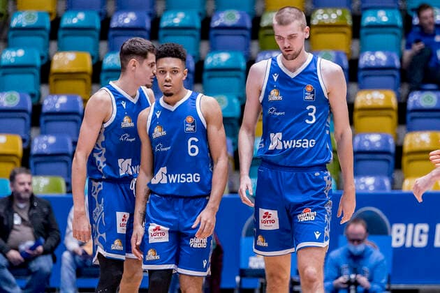 easyCredit BBL, Fraport Skyliners vs Brose Bamberg, Frankfurt, Fraport Arena, 7 11 2021 Len Adam Schoormann Fraport Skyliners 6 Matt Haarms Fraport Skyliners 3 , Fraport Skyliners vs Brose Bamberg, Frankfurt, Fraport Arena, 7 11 2021 Copyright: xBEAUTIFULxSPORTS Gawlikx