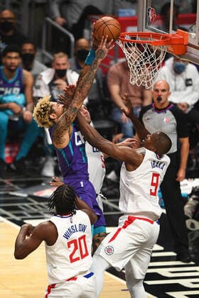 LOS ANGELES, CA - NOVEMBER 07: Charlotte Hornets Guard Kelly Oubre Jr. (12) is fouled going up for a shot during a NBA, Basketball Herren, USA game between the Charlotte Hornets and the Los Angeles Clippers on November 7, 2021 at STAPLES Center in Los Angeles, CA. (Photo by Brian Rothmuller Icon Sportswire) NBA: NOV 07 Hornets at Clippers Icon211107005