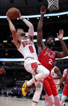 November 6, 2021, Chicago, Illinois, USA: The Chicago Bulls Zach LaVine (8) drives against the Philadelphia 76ers Joel Embiid (21) in the first half at the United Center. Chicago USA - ZUMAERS- 0141314184st Copyright: xChrisxSwedax