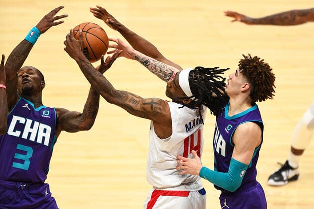 LOS ANGELES, CA - NOVEMBER 07: Charlotte Hornets Guard LaMelo Ball (2) and Charlotte Hornets Guard Terry Rozier (3) battle with Los Angeles Clippers Forward Terance Mann (14) for a loose ball during a NBA, Basketball Herren, USA game between the Charlotte Hornets and the Los Angeles Clippers on November 7, 2021 at STAPLES Center in Los Angeles, CA. (Photo by Brian Rothmuller Icon Sportswire) NBA: NOV 07 Hornets at Clippers Icon211107020