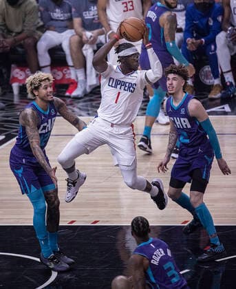 November 7, 2021, Los Angeles, California, USA: Reggie Jackson 1 of the Los Angeles Clippers wins a rebound during their NBA, Basketball Herren, USA game with the Charlotte Hornets on Sunday November 7, 2021 at the Staples Center in Los Angeles, California. Clippers defeat Hornets, 120-106. PI Los Angeles USA - ZUMAp124 20211107_zaa_p124_007 Copyright: xJAVIERxROJASx