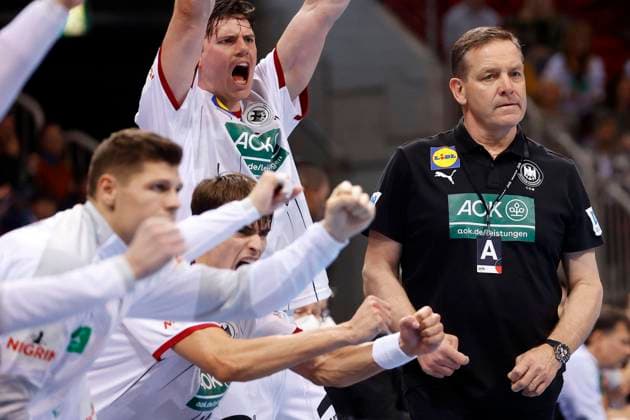 Handball,Day of Handball on 07 11 2021 at the PSD Bank Dome in Düsseldorf Mens international match Germany Portugal 30 32 Simon ERNST GER 2 v r and national coach Alfred GISLASON GER r