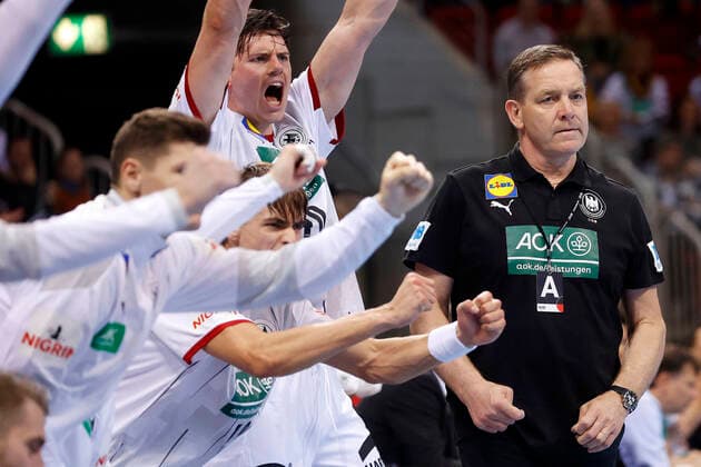 Handball,Day of Handball on 07 11 2021 at the PSD Bank Dome in Düsseldorf Mens international match Germany Portugal 30 32 Simon ERNST GER 2 v r and national coach Alfred GISLASON GER r