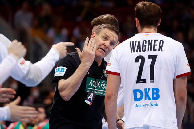 Handball,Day of Handball on 07 11 2021 at the PSD Bank Dome in Düsseldorf Mens international match Germany Portugal 30 32 Hendrik WAGNER GER r and national coach Alfred GISLASON GER 2 v re