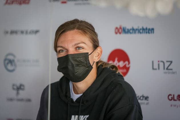 TENNIS - WTA, Tennis Damen Upper Austria Ladies Linz LINZ,AUSTRIA,08.NOV.21 - TENNIS - WTA Tour, Upper Austria Ladies Linz. Image shows Simona Halep (ROM) wearing a facemask during an interview.  GEPAxpictures xManfredxBinder