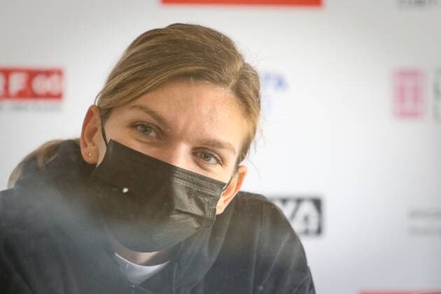 TENNIS - WTA, Tennis Damen Upper Austria Ladies Linz LINZ,AUSTRIA,08.NOV.21 - TENNIS - WTA Tour, Upper Austria Ladies Linz. Image shows Simona Halep (ROM) wearing a facemask during an interview.  GEPAxpictures xManfredxBinder