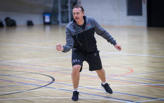 Belgian Cats head coach Valery Demory gestures during a training session of Belgian national basket team the Belgian Cats, Monday 08 November 2021 in Antwerp. The team is preparing for the FIBA Women s EuroBasket 2023 Qualifier against Germany next Sunday. VIRGINIExLEFOUR  x3133330x