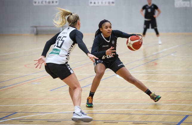 Belgian Cats Julie Vanloo and Belgian Cats Maxuella Lisowa-Mbaka fight for the ball during a training session of Belgian national basket team the Belgian Cats, Monday 08 November 2021 in Antwerp. The team is preparing for the FIBA Women s EuroBasket 2023 Qualifier against Germany next Sunday. VIRGINIExLEFOUR  x3133339x