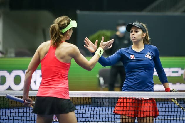 TENNIS - WTA, Tennis Damen Upper Austria Ladies Linz LINZ,AUSTRIA,08.NOV.21 - TENNIS - WTA Tour, Upper Austria Ladies Linz. Image shows Alize Cornet (FRA) and Julia Grabher (AUT).  GEPAxpictures xManfredxBinder
