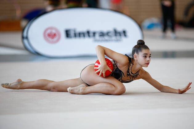 1 competition day of the German Gymnastics League RSG Sued 06 11 2021 Hannah Vester TB Oppau during her exercise with ball 1 competition day of the German Gymnastics League RSG Sued on 06 11 2021 in the Wolfgang Steubing Hall in Frankfurt am Main Copyright: xBEAUTIFULxSPORTS U.xFassbenderx