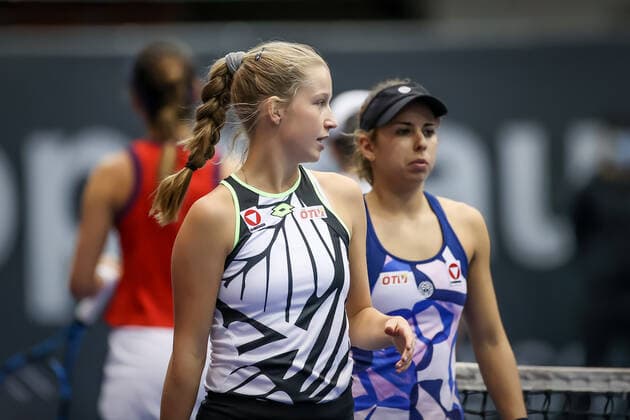 TENNIS - WTA, Tennis Damen Upper Austria Ladies Linz LINZ,AUSTRIA,08.NOV.21 - TENNIS - WTA Tour, Upper Austria Ladies Linz. Image shows Julia Grabher (AUT) and Sinja Kraus (AUT).  GEPAxpictures xManfredxBinder