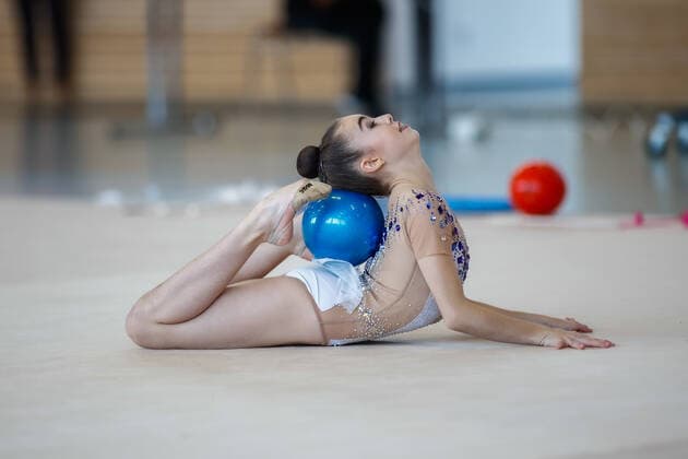 1 competition day of the German Gymnastics League RSG South 06 11 2021 Nea Sophie Stanger TB Oppau during her exercise with ball 1 competition day of the German Gymnastics League RSG South on 06 11 2021 in the Wolfgang Steubing Halle in Frankfurt am Main Copyright: xBEAUTIFULxSPORTS U.xFassbenderx