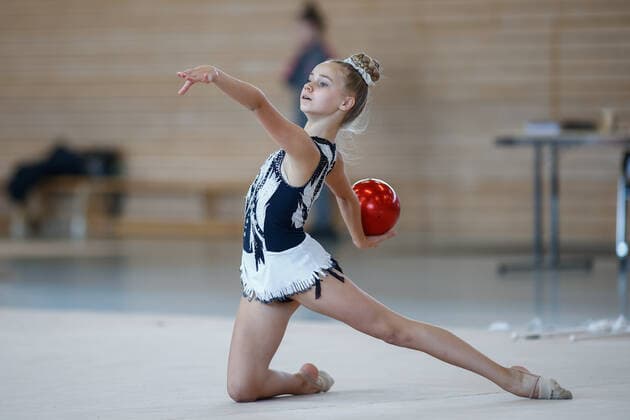 1 competition day of the German Gymnastics League RSG South 06 11 2021 Alina Michael WKG Lahr Laufenburg during her exercise with ball 1 competition day of the German Gymnastics League RSG South on 06 11 2021 in the Wolfgang Steubing Hall in Frankfurt am Main Copyright: xBEAUTIFULxSPORTS U.xFassbenderx