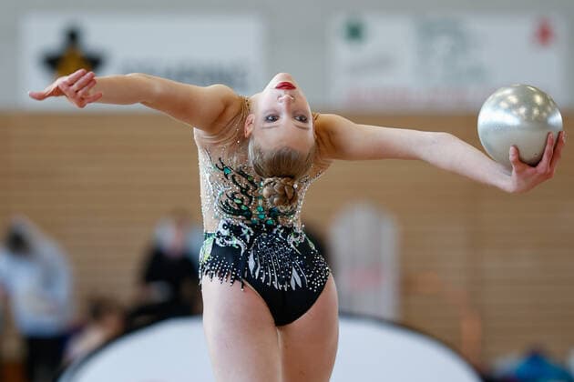 1 competition day of the German Gymnastics League RSG South 06 11 2021 Diana Steckaite SSC Karlsruhe during her exercise with ball 1 competition day of the German Gymnastics League RSG South on 06 11 2021 in the Wolfgang Steubing Hall in Frankfurt am Main Copyright: xBEAUTIFULxSPORTS U.xFassbenderx