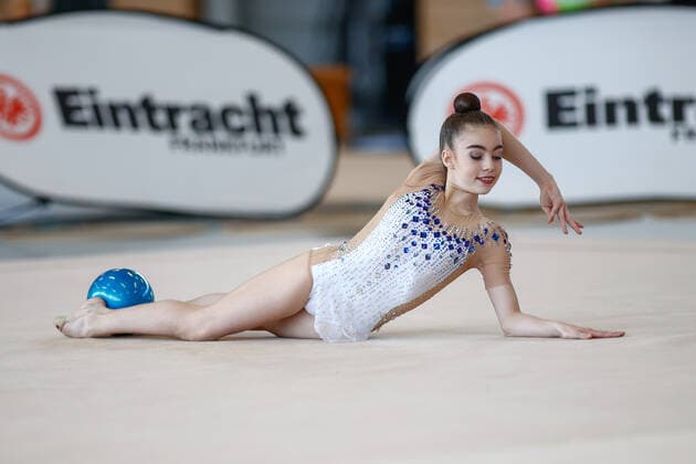 1 competition day of the German Gymnastics League RSG South 06 11 2021 Nea Sophie Stanger TB Oppau during her exercise with ball 1 competition day of the German Gymnastics League RSG South on 06 11 2021 in the Wolfgang Steubing Halle in Frankfurt am Main Copyright: xBEAUTIFULxSPORTS U.xFassbenderx