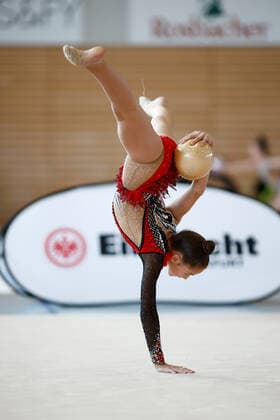1 competition day of the German Gymnastics League RSG South 06 11 2021 Sophia Kloeren TSV 03 Mommenheim during her exercise with ball 1 competition day of the German Gymnastics League RSG South on 06 11 2021 in the Wolfgang Steubing Hall in Frankfurt am Main Copyright: xBEAUTIFULxSPORTS U.xFassbenderx
