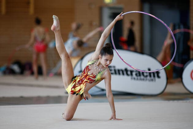 1 competition day of the German Gymnastics League RSG Sued 06 11 2021 Evelin Azaronok TB Oppau during her exercise with hoops 1 competition day of the German Gymnastics League RSG Sued on 06 11 2021 in the Wolfgang Steubing Hall in Frankfurt am Main Copyright: xBEAUTIFULxSPORTS U.xFassbenderx
