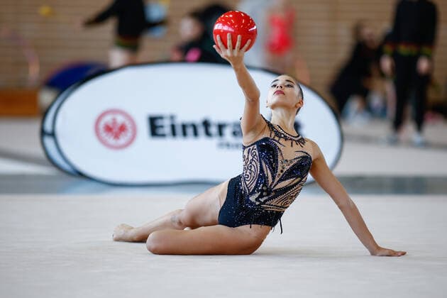1 competition day of the German Gymnastics League RSG Sued 06 11 2021 Hannah Vester TB Oppau during her exercise with ball 1 competition day of the German Gymnastics League RSG Sued on 06 11 2021 in the Wolfgang Steubing Hall in Frankfurt am Main Copyright: xBEAUTIFULxSPORTS U.xFassbenderx