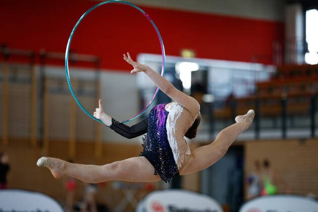 1 competition day of the German Gymnastics League RSG South 06 11 2021 Presiyana Asenova TB Oppau during her exercise with hoops 1 competition day of the German Gymnastics League RSG South on 06 11 2021 in the Wolfgang Steubing Hall in Frankfurt am Main Copyright: xBEAUTIFULxSPORTS U.xFassbenderx